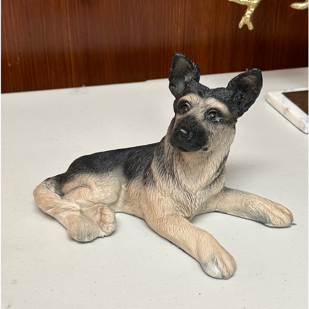 Vintage Home interiors and gifts German Shepherd Dog Figure